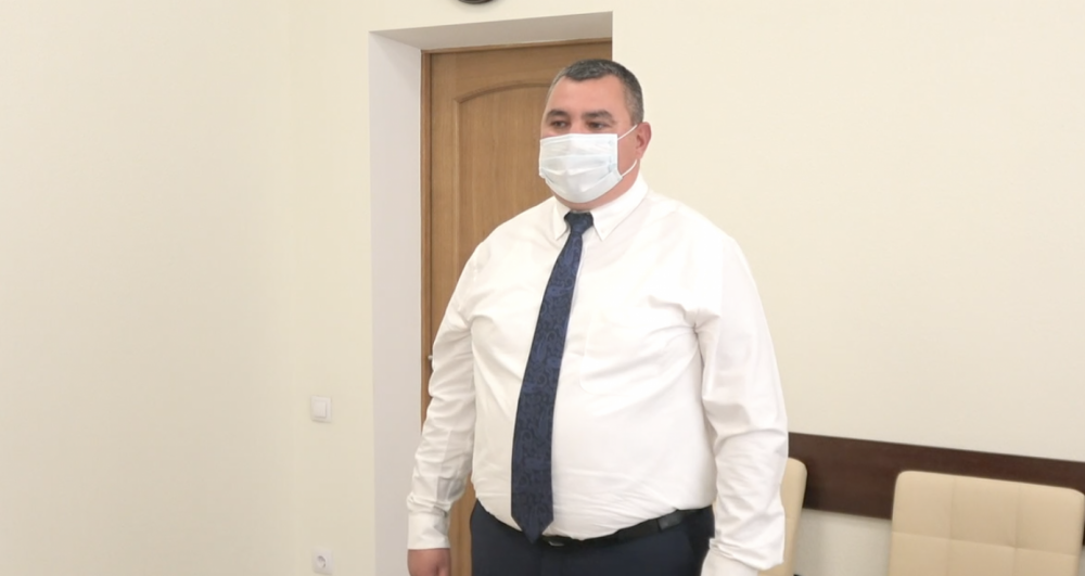 Sărac în acte, bogat în realitate. Cum arată casa lui Maxim Gropa, reținut pentru îmbogățire ilicită